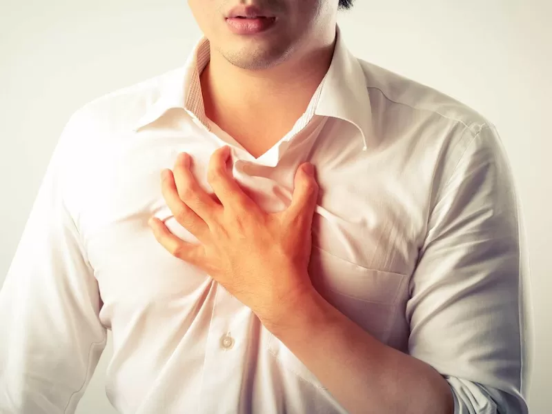Дивертикул пищевода может проявляться болью за грудиной