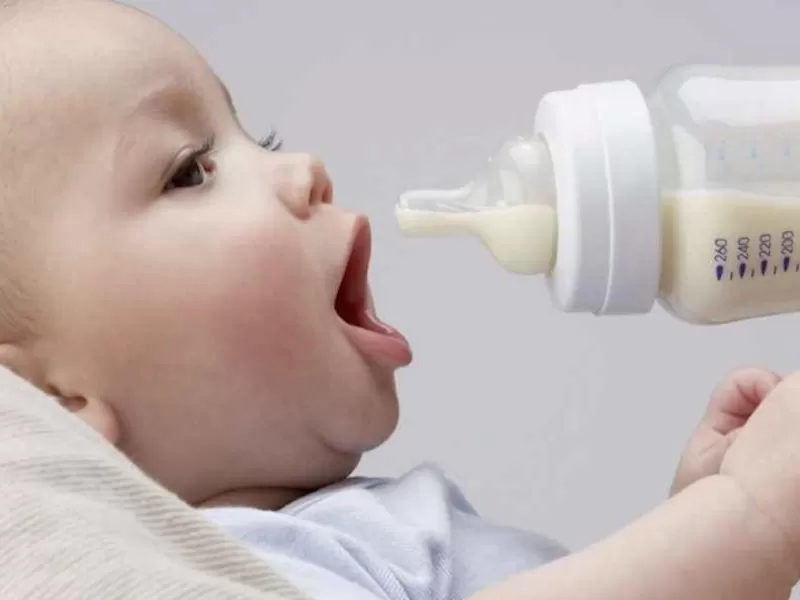 Младенцы обычно хорошо усваивают молоко, лишь изредка наблюдается врожденная непереносимость лактозы