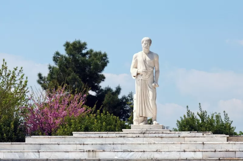 Памятник Гиппократу в Лариссе. Еще 2500 лет назад врач философ говорил о важности правильного питания для выздоровления