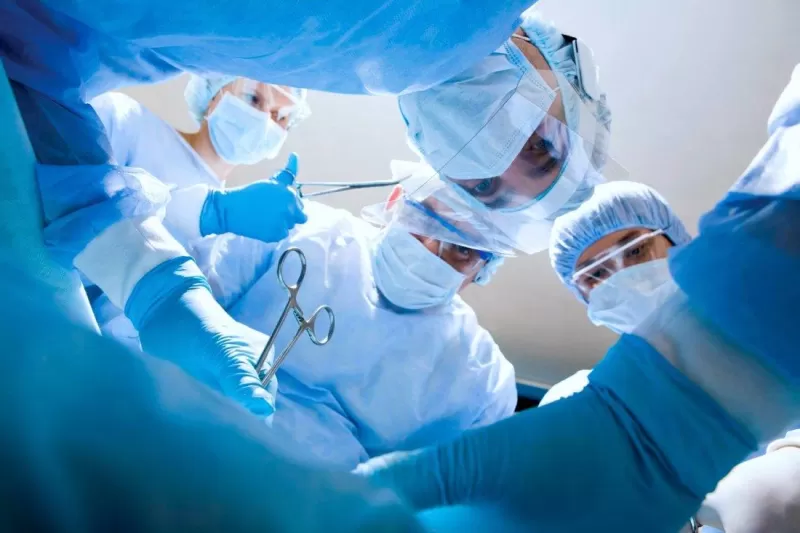 Самый эффективный способ устранения грыжевого дефекта – хирургическая коррекция